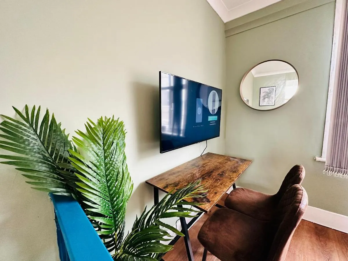 Super Central Location I Tropical Studio Apartment I Next To Brighton Beach And North Lanes