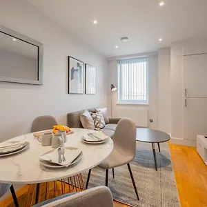 cosy-1-bedroom-apartment-in-the-heart-of-so50-9sd.tophotelsbath.com/