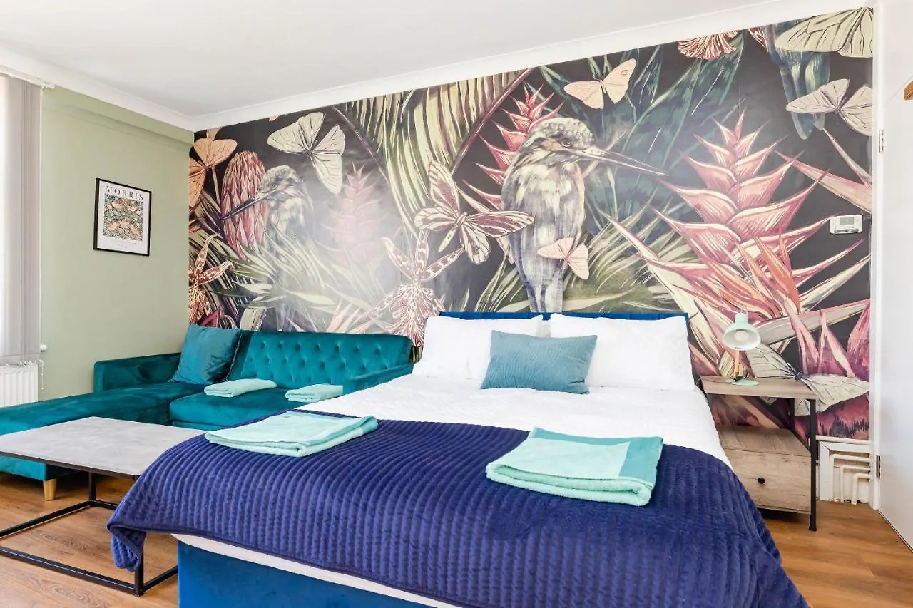 Super Central Location I Tropical Studio Apartment I Next To Brighton Beach And North Lanes