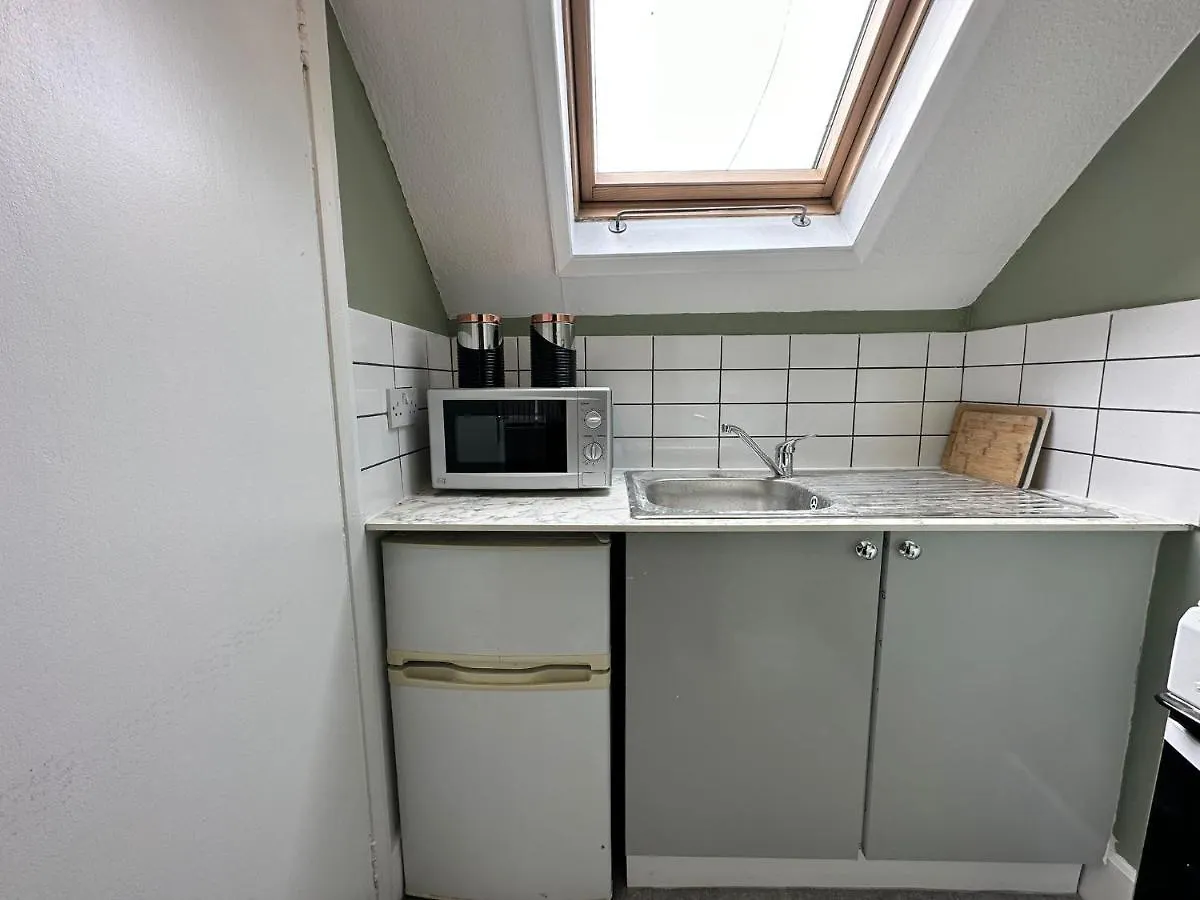 Super Central Location I Tropical Studio Apartment I Next To Brighton Beach And North Lanes