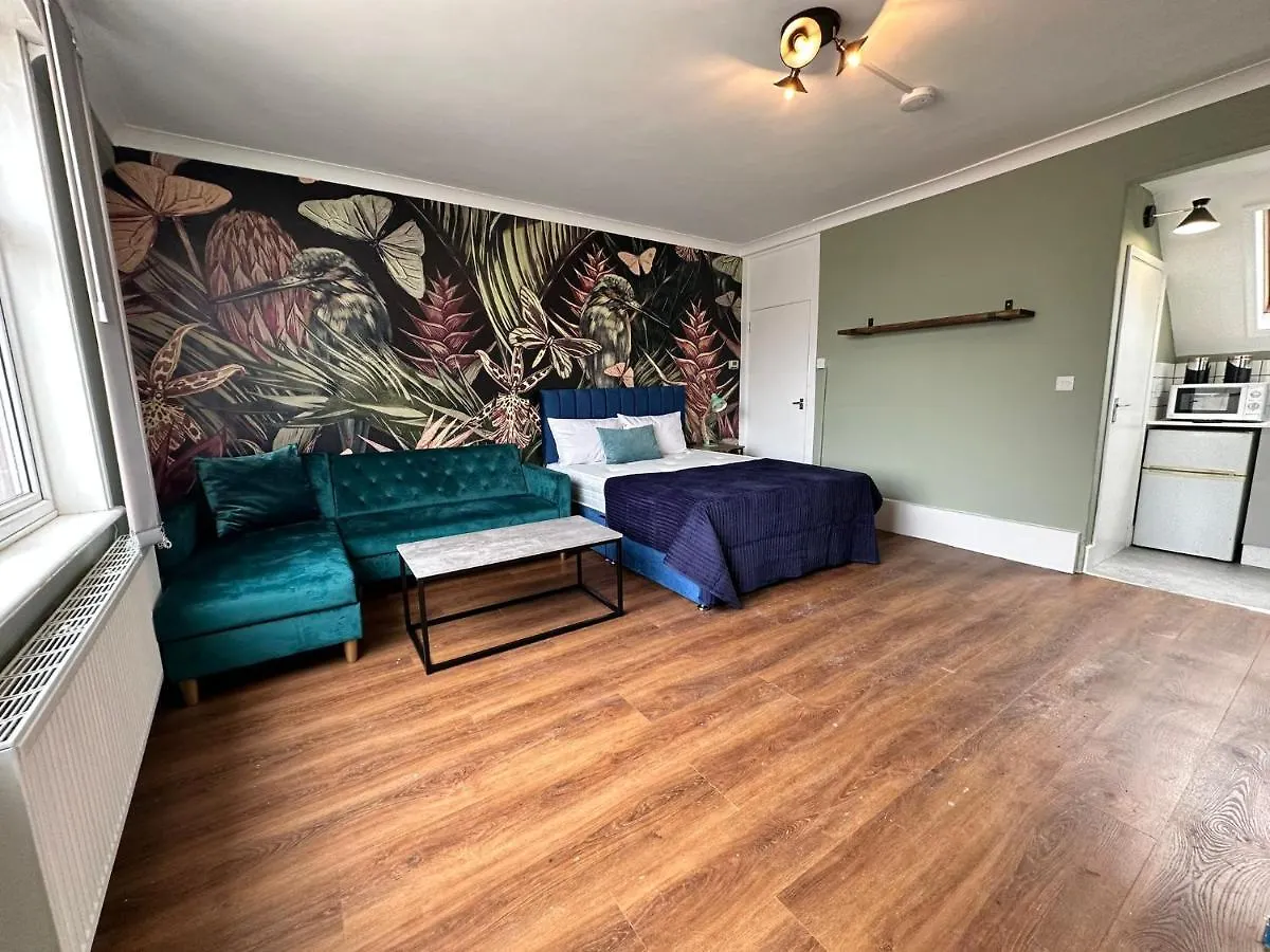 Super Central Location I Tropical Studio Apartment I Next To Brighton Beach And North Lanes