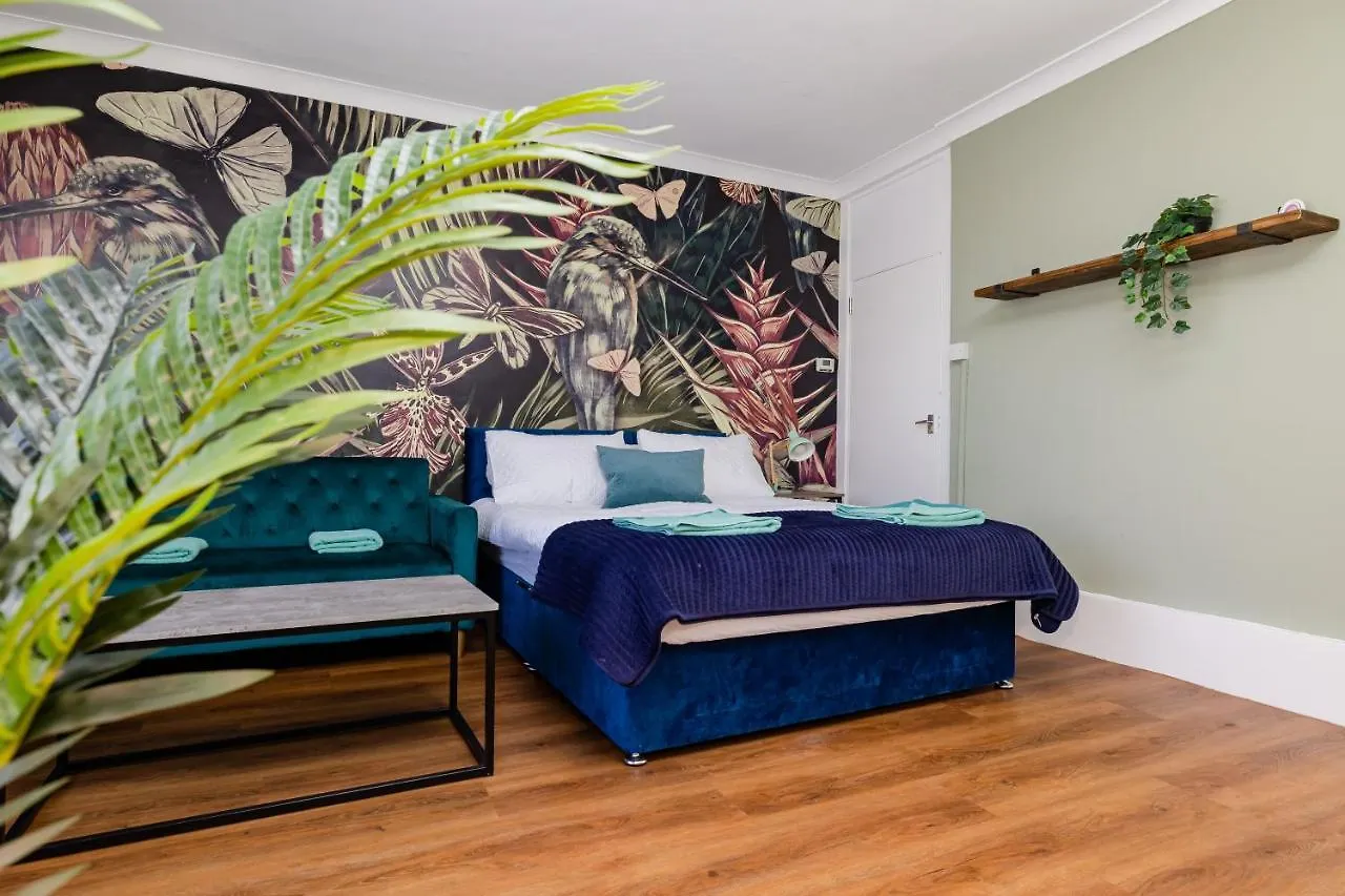 Super Central Location I Tropical Studio Apartment I Next To Brighton Beach And North Lanes location