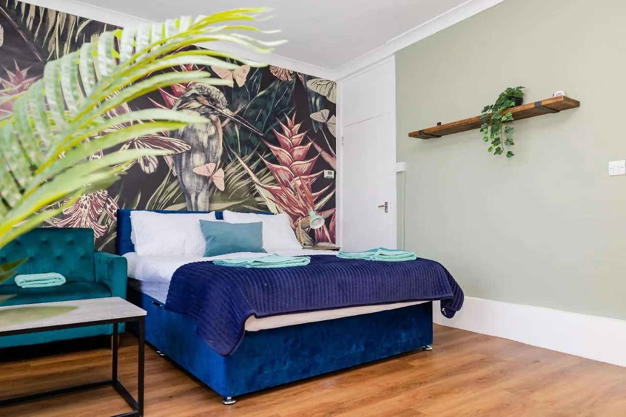 Super Central Location I Tropical Studio Apartment I Next To Brighton Beach And North Lanes
