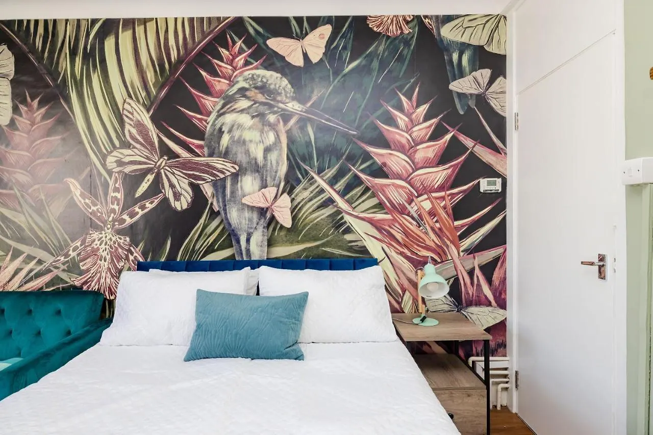Super Central Location I Tropical Studio Apartment I Next To Brighton Beach And North Lanes 0*,  United Kingdom