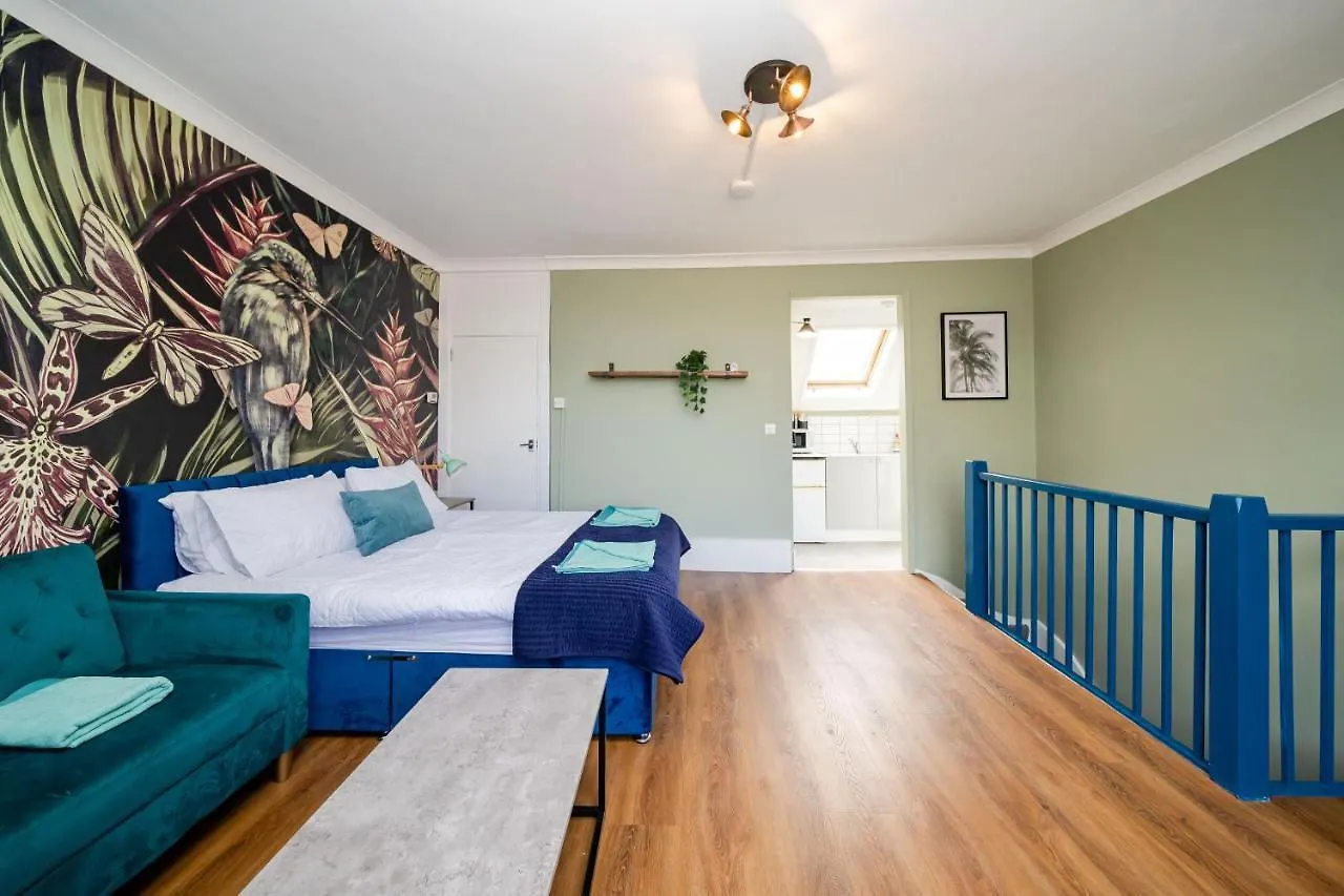 Super Central Location I Tropical Studio Apartment I Next To Brighton Beach And North Lanes