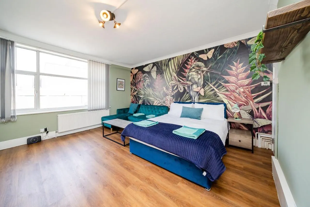 Super Central Location I Tropical Studio Apartment I Next To Brighton Beach And North Lanes