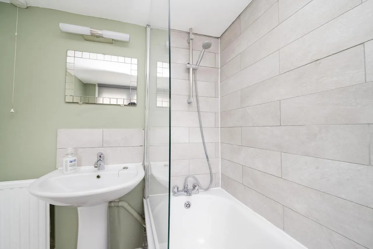 Super Central Location I Tropical Studio Apartment I Next To Brighton Beach And North Lanes