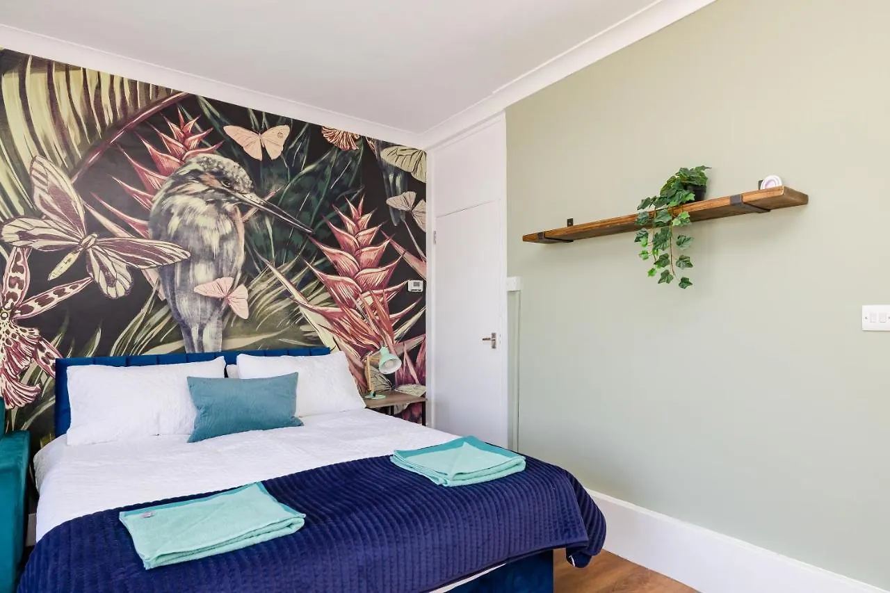 Super Central Location I Tropical Studio Apartment I Next To Brighton Beach And North Lanes